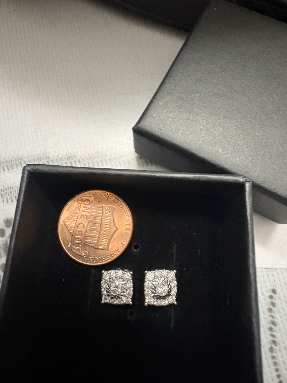 Diamond Stud Earrings 14kt gold - Picture 5 of 13